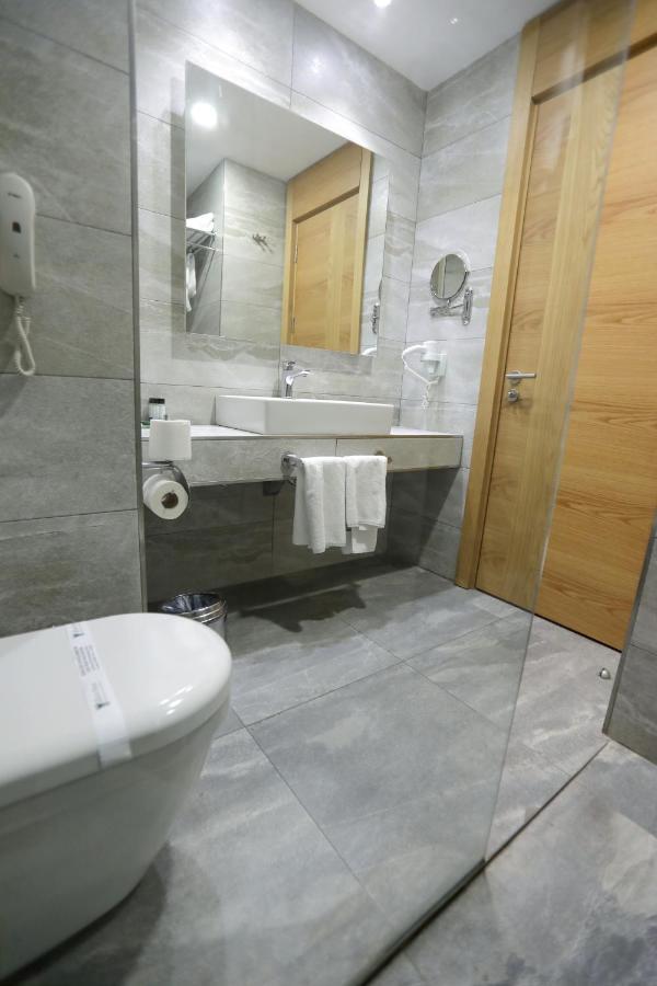 The Green Park גזיאנטפ מראה חיצוני תמונה Bathroom in a hotel