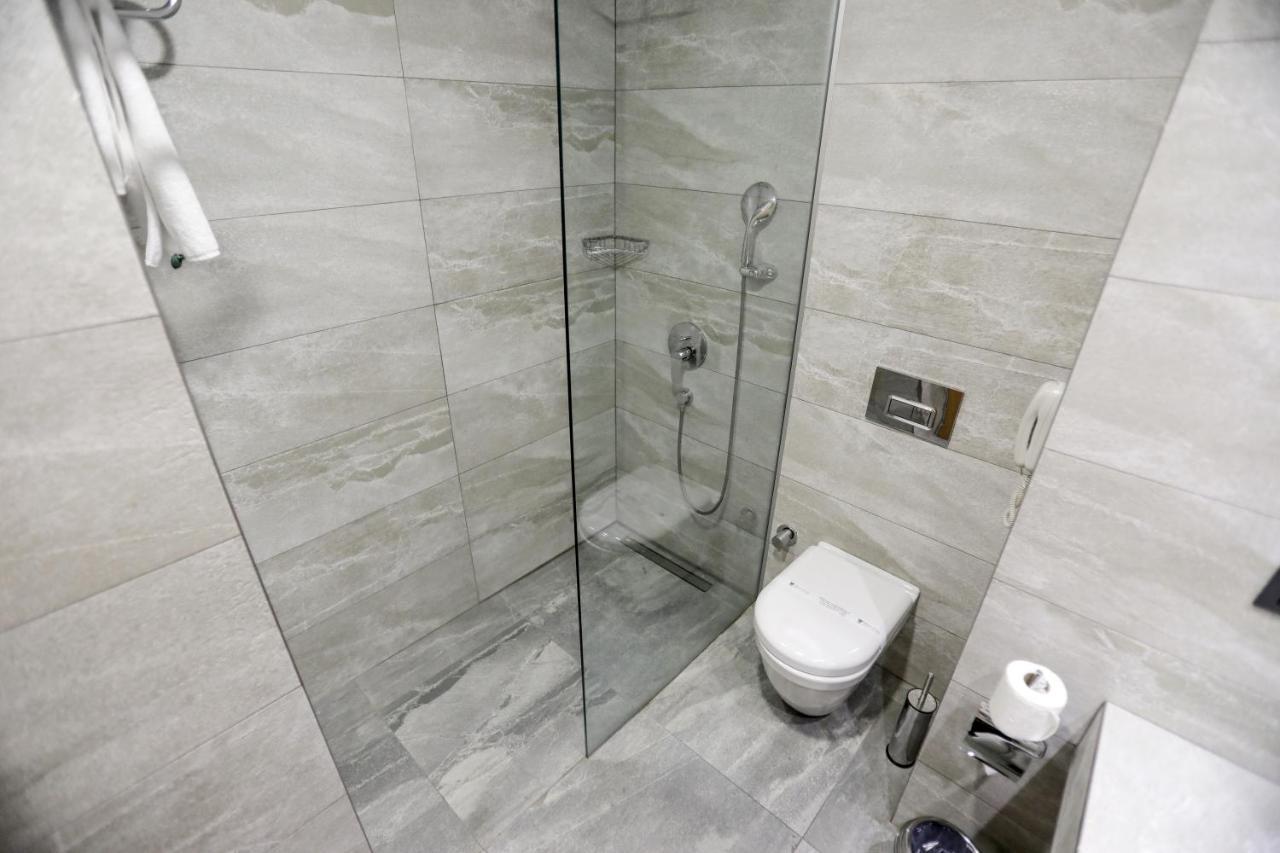 The Green Park גזיאנטפ מראה חיצוני תמונה A shower cubicle