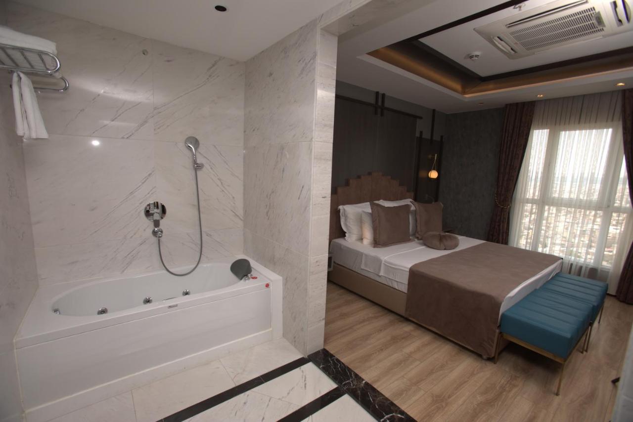 The Green Park גזיאנטפ מראה חיצוני תמונה A bathroom in a hotel room